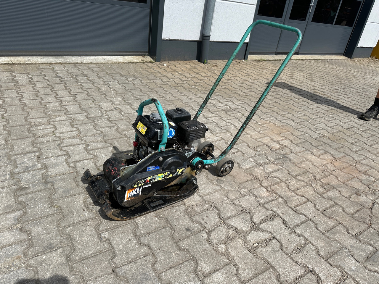 Ammann APF12/40 Rüttelplatte 69 kg - Vibraciona ploča: slika 3 Ammann APF12/40 Rüttelplatte 69 kg - Vibraciona ploča: slika 3