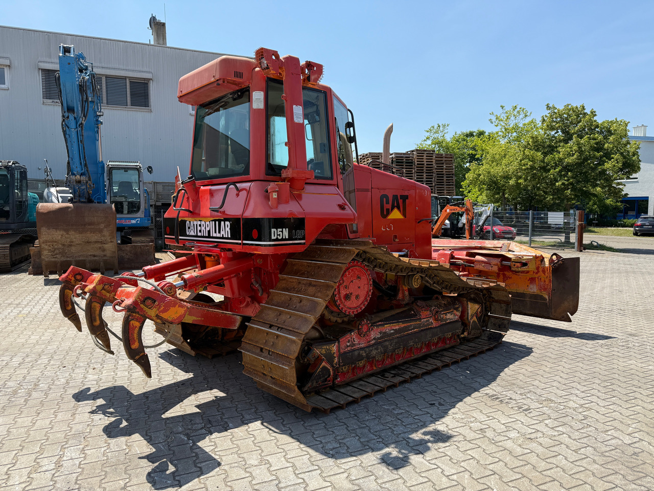 CATERPILLAR D5N FTC LGP Raupe mit 6-Wege + Heckaufreißer - Buldožer: slika 4 CATERPILLAR D5N FTC LGP Raupe mit 6-Wege + Heckaufreißer - Buldožer: slika 4