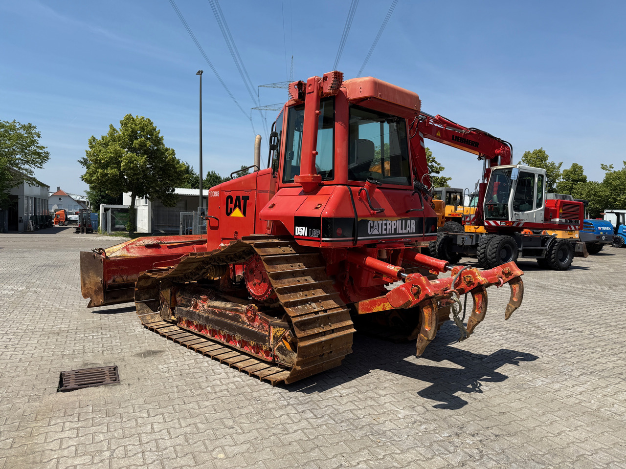 CATERPILLAR D5N FTC LGP Raupe mit 6-Wege + Heckaufreißer - Buldožer: slika 5 CATERPILLAR D5N FTC LGP Raupe mit 6-Wege + Heckaufreißer - Buldožer: slika 5