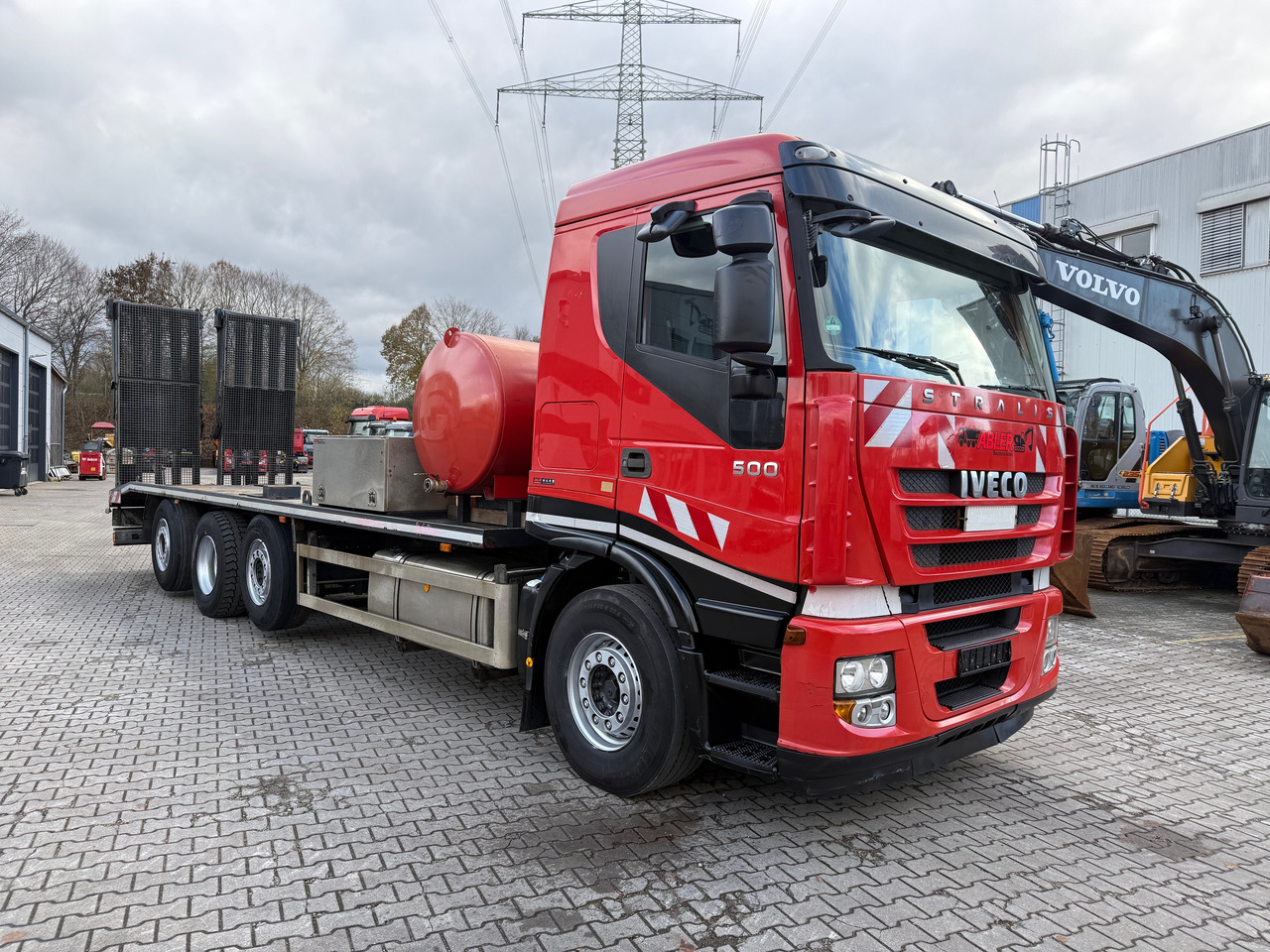 Iveco 4-Achs Baumaschinentransporter hydr. Rampe - Kamion za prevoz automobila: slika 3 Iveco 4-Achs Baumaschinentransporter hydr. Rampe - Kamion za prevoz automobila: slika 3
