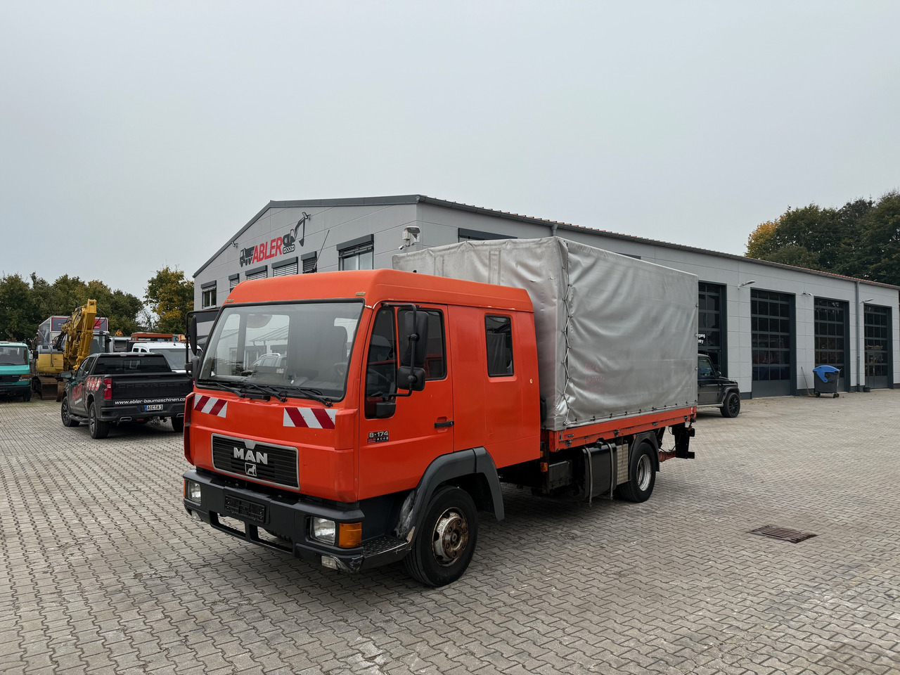 MAN 8.174 Pritsche+Plane+Ladebordwand DOKA L2000 - Kamion sa ceradom: slika 2 MAN 8.174 Pritsche+Plane+Ladebordwand DOKA L2000 - Kamion sa ceradom: slika 2
