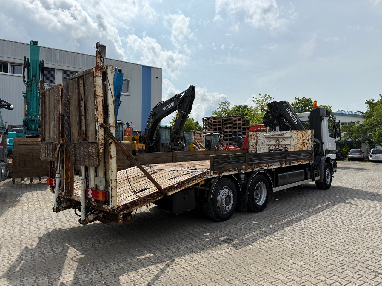 Mercedes-Benz 2535 Actros MP1 Baumaschinentransporter mit Kran und Rampen - Kamion za prevoz automobila, Kamion sa dizalicom: slika 4 Mercedes-Benz 2535 Actros MP1 Baumaschinentransporter mit Kran und Rampen - Kamion za prevoz automobila, Kamion sa dizalicom: slika 4