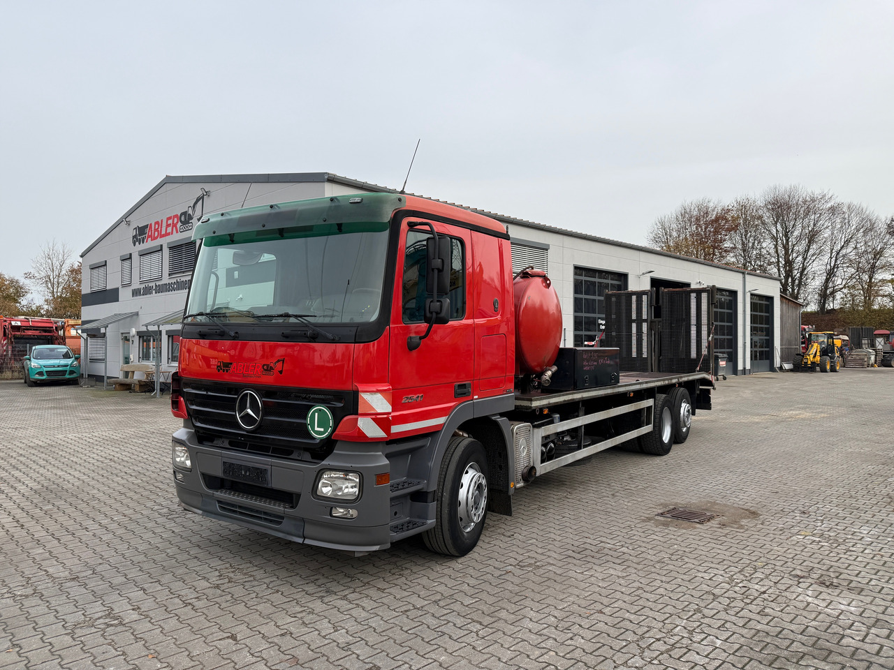 Mercedes-Benz 2541 Actros Baumaschinentransporter Klima Retarder - Kamion za prevoz automobila: slika 2 Mercedes-Benz 2541 Actros Baumaschinentransporter Klima Retarder - Kamion za prevoz automobila: slika 2