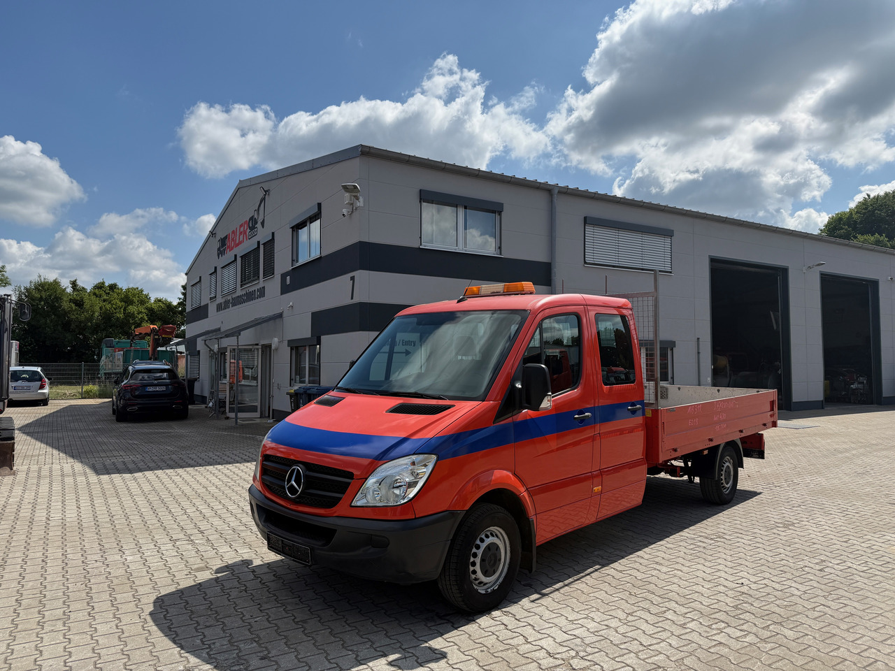Mercedes-Benz 311 Sprinter Pritsche AHK - Kamion sa tovarnim sandukom: slika 2 Mercedes-Benz 311 Sprinter Pritsche AHK - Kamion sa tovarnim sandukom: slika 2