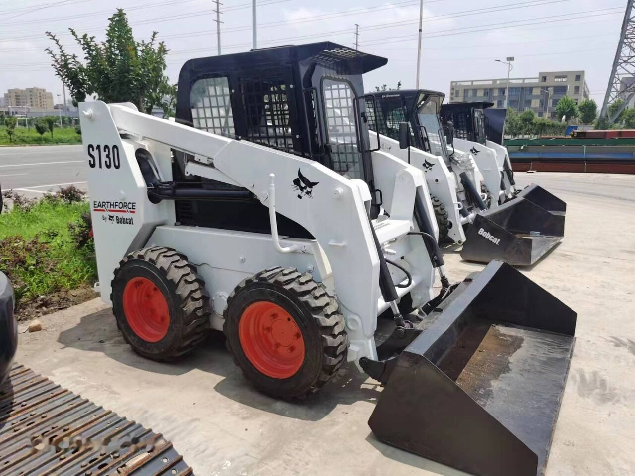 Bobcat S130 - Mini utovarivač: slika 4 Bobcat S130 - Mini utovarivač: slika 4