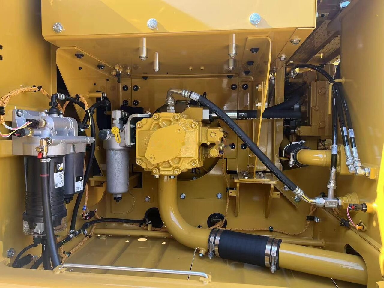 Bager guseničar novi Caterpillar 323GX: slika 8