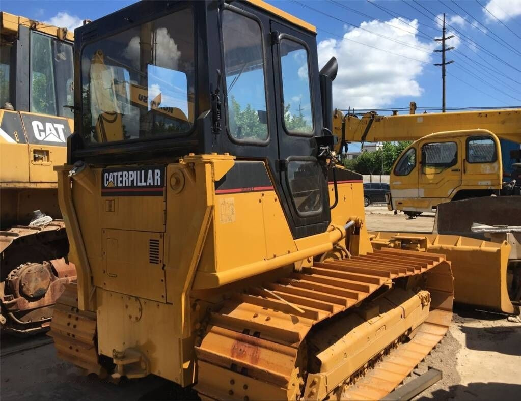 Caterpillar D4C - Buldožer: slika 2 Caterpillar D4C - Buldožer: slika 2