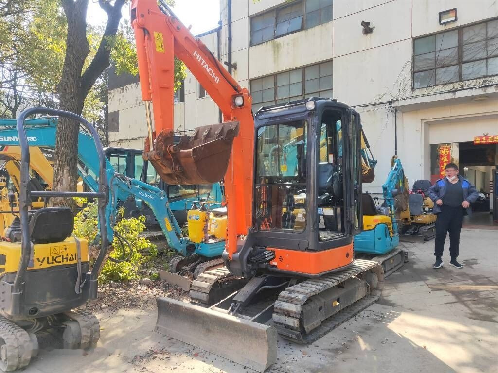 Hitachi ZX 30 - Mini bager: slika 1 Hitachi ZX 30 - Mini bager: slika 1