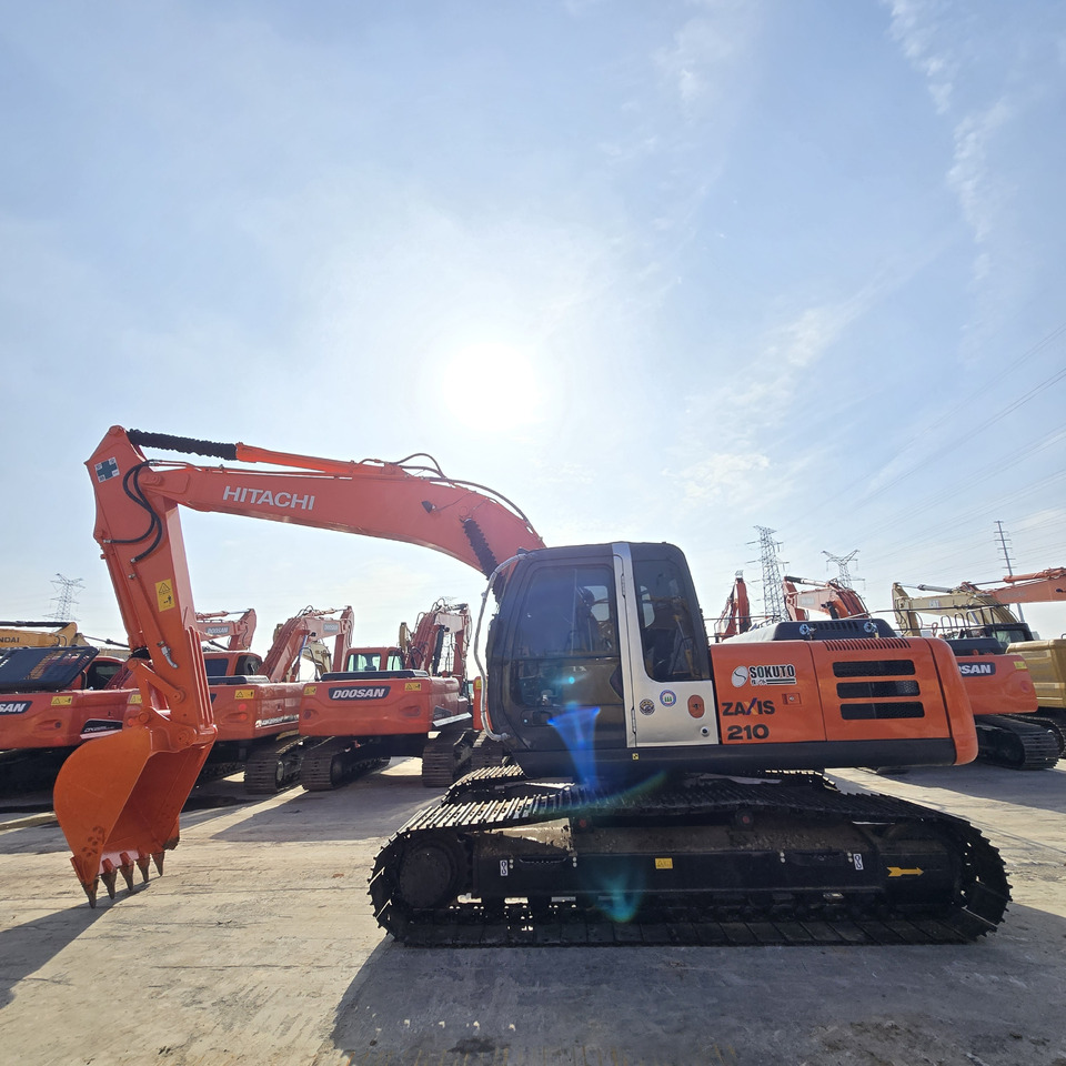 Hitachi ZX210 - Bager: slika 2 Hitachi ZX210 - Bager: slika 2