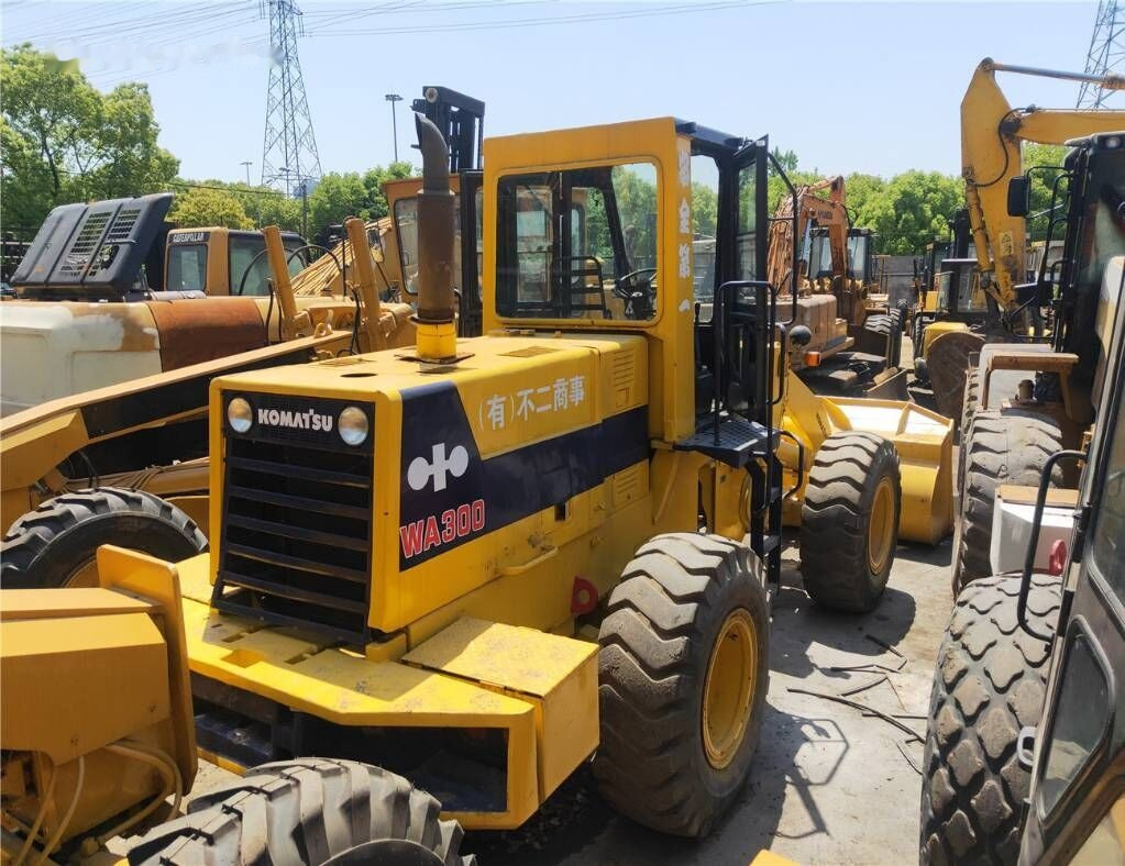 Komatsu WA300 - Utovarivač točkaš: slika 4 Komatsu WA300 - Utovarivač točkaš: slika 4