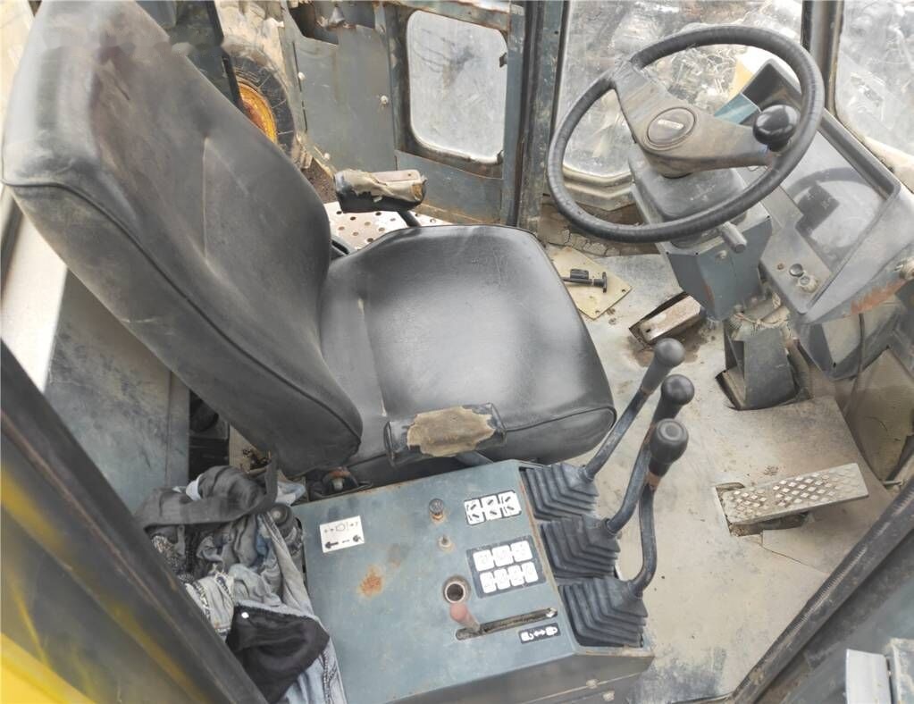 Komatsu WA320 - Utovarivač točkaš: slika 5 Komatsu WA320 - Utovarivač točkaš: slika 5