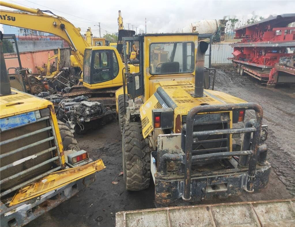 Komatsu WA320 - Utovarivač točkaš: slika 1 Komatsu WA320 - Utovarivač točkaš: slika 1