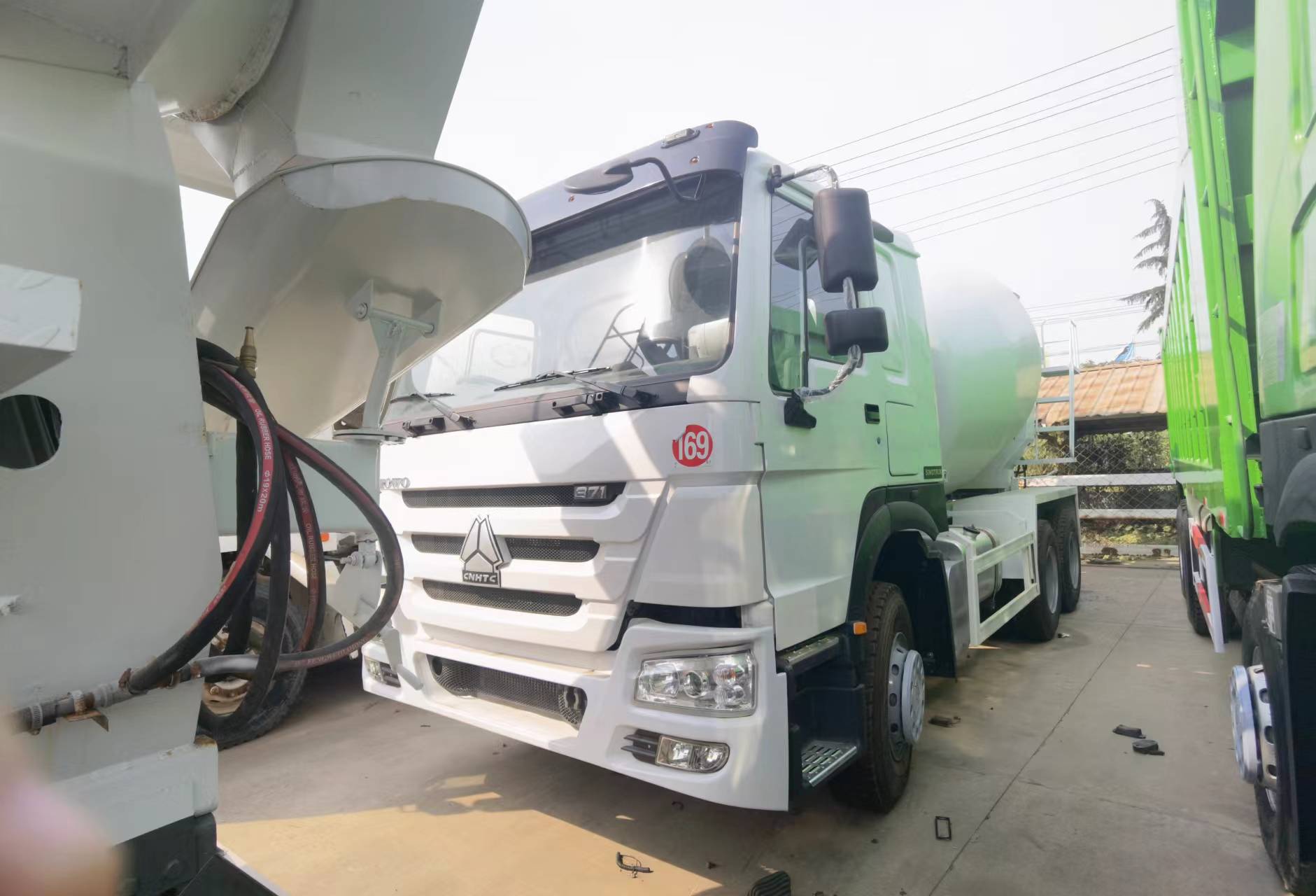 Sinotruk HOWO 371 6*4 Concrete mixer truck - Mikser za beton: slika 3 Sinotruk HOWO 371 6*4 Concrete mixer truck - Mikser za beton: slika 3