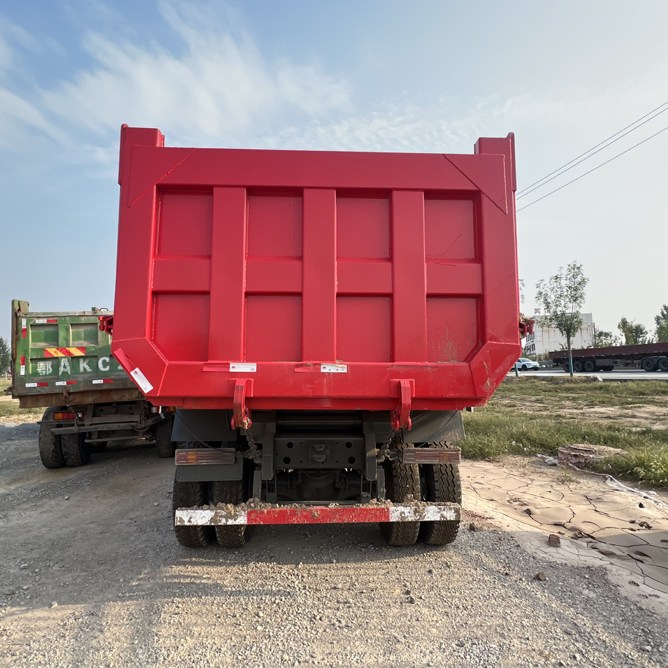 Istovarivač Sinotruk HOWO 371 6*4 Dump truck: slika 9