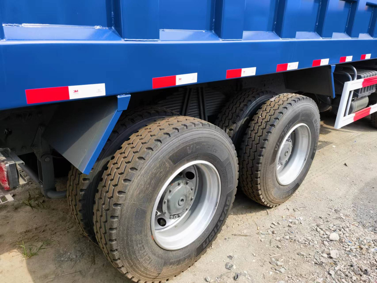 Istovarivač Sinotruk HOWO 371 6*4 Dump truck: slika 9