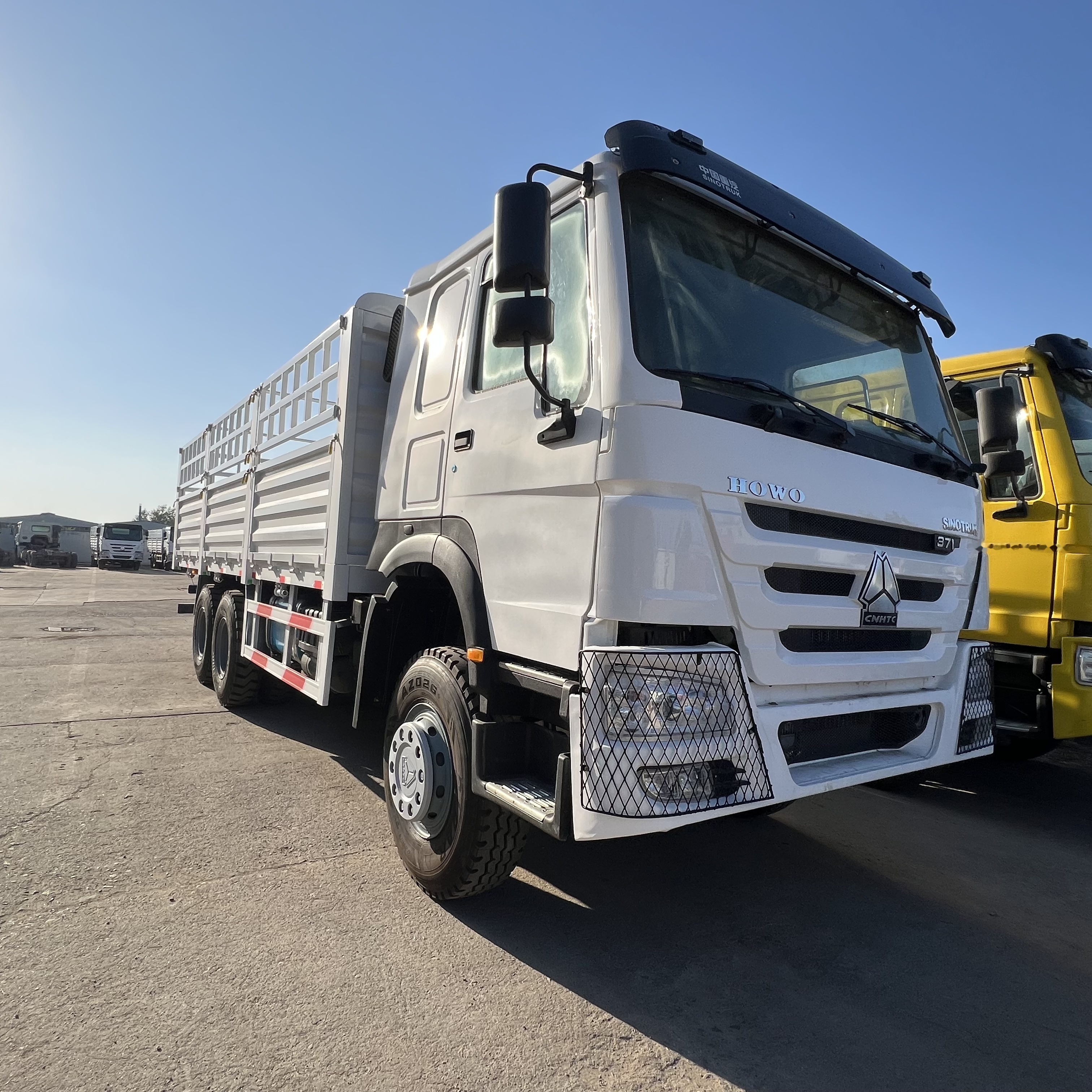 Sinotruk HOWO 371 6*4 Fence truck - Kamion sa tovarnim sandukom: slika 3 Sinotruk HOWO 371 6*4 Fence truck - Kamion sa tovarnim sandukom: slika 3