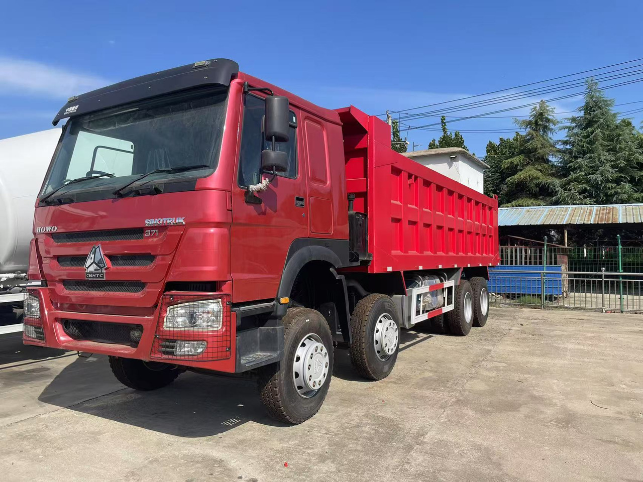 Sinotruk HOWO 371 8*4 Dump truck - Istovarivač: slika 1 Sinotruk HOWO 371 8*4 Dump truck - Istovarivač: slika 1