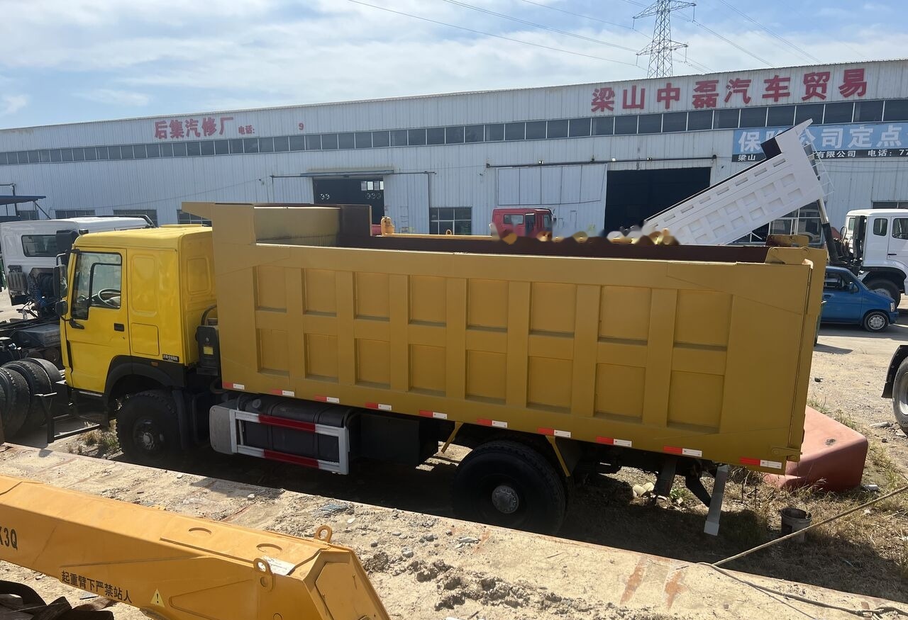 Sinotruk HOWO 4*2 Dump truck - Istovarivač: slika 1 Sinotruk HOWO 4*2 Dump truck - Istovarivač: slika 1
