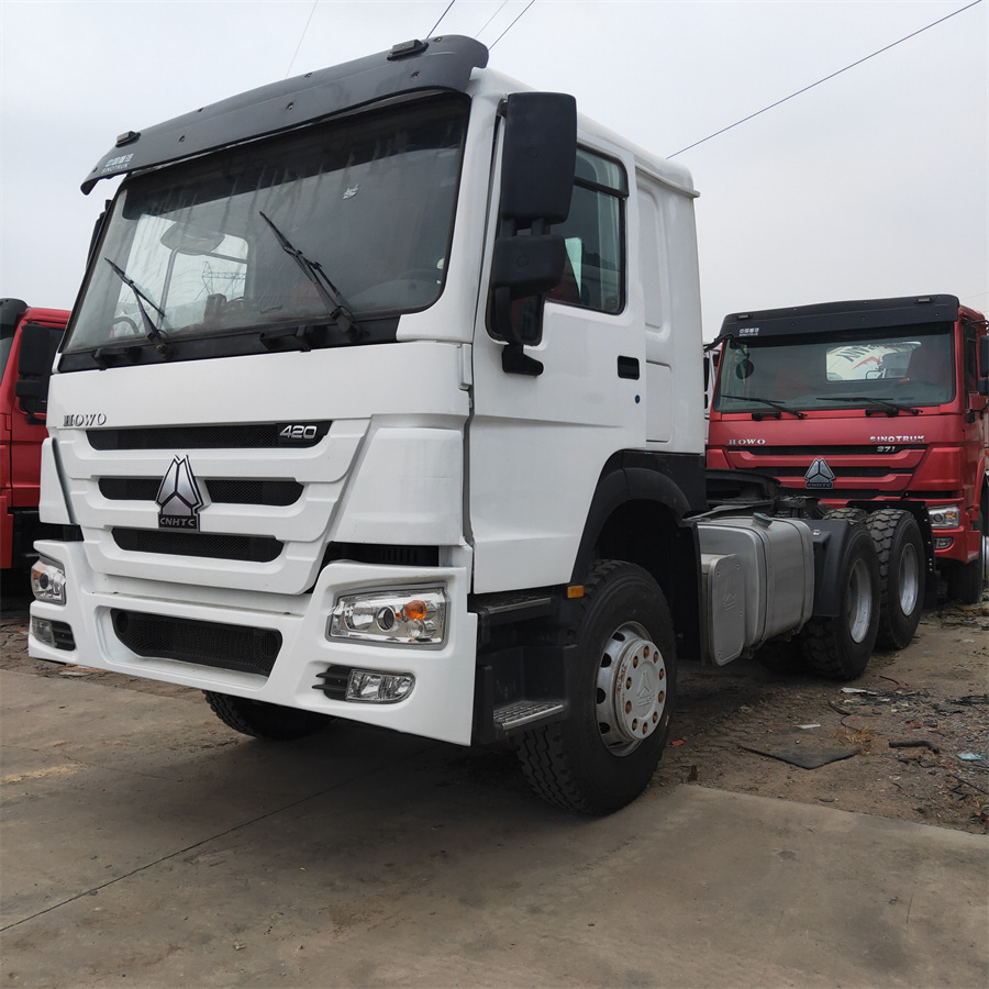 Sinotruk HOWO 420 tractor - Mini kiper: slika 1 Sinotruk HOWO 420 tractor - Mini kiper: slika 1