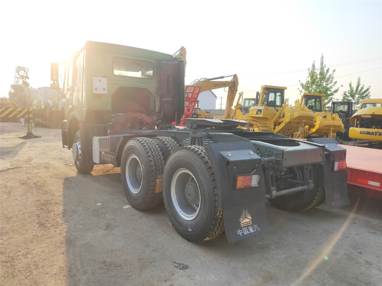 Sinotruk HOWO 420 tractor - Mini kiper: slika 2 Sinotruk HOWO 420 tractor - Mini kiper: slika 2