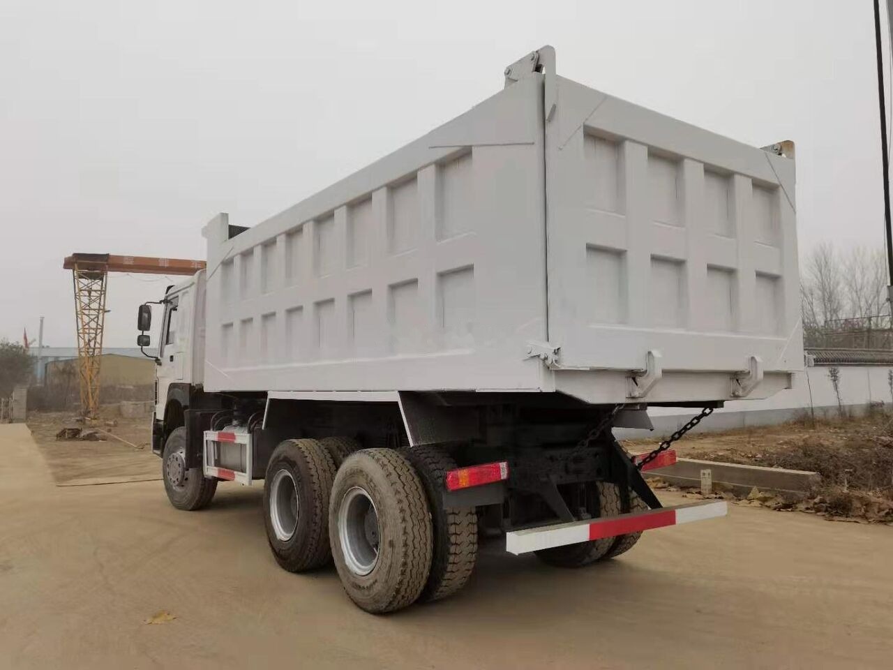 Sinotruk HOWO 6*4 Dump truck - Istovarivač: slika 3 Sinotruk HOWO 6*4 Dump truck - Istovarivač: slika 3