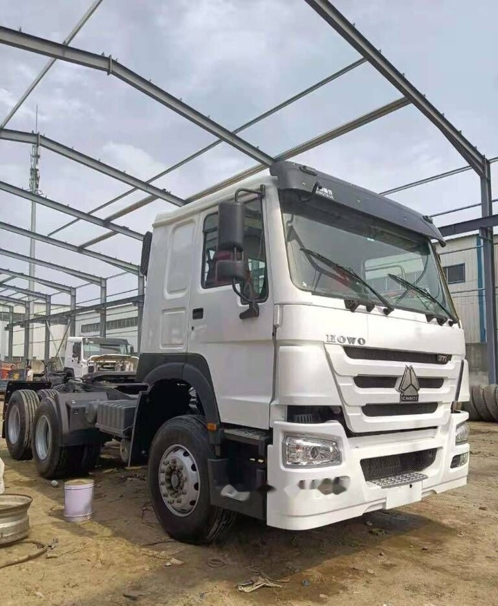 Sinotruk HOWO 6*4 Tractor - Kamion za prevoz kontejnera/ Kamion sa promenjivim sandukom: slika 3 Sinotruk HOWO 6*4 Tractor - Kamion za prevoz kontejnera/ Kamion sa promenjivim sandukom: slika 3
