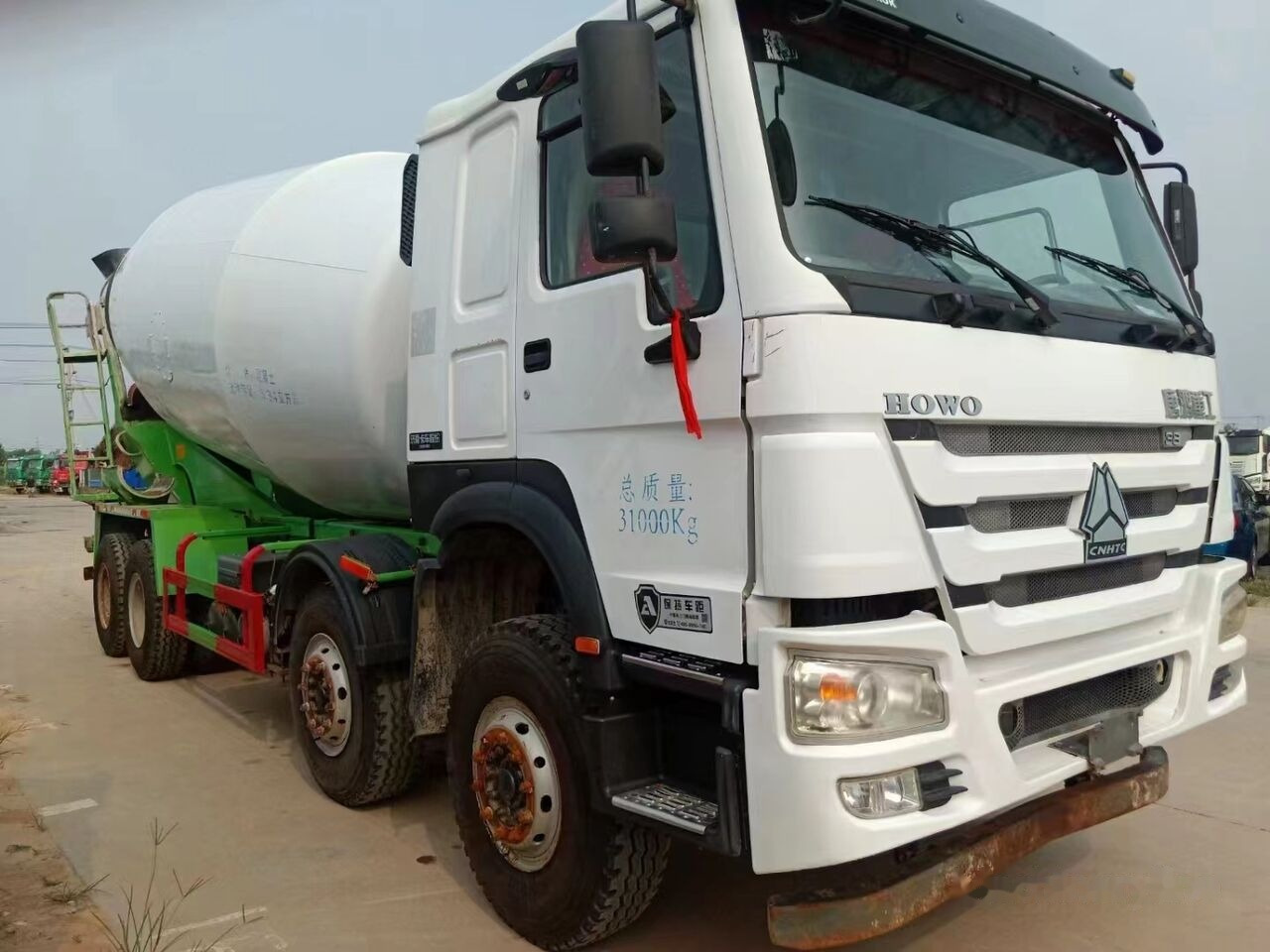 Sinotruk HOWO 8*4 Concrete mixer truck - Mikser za beton: slika 2 Sinotruk HOWO 8*4 Concrete mixer truck - Mikser za beton: slika 2