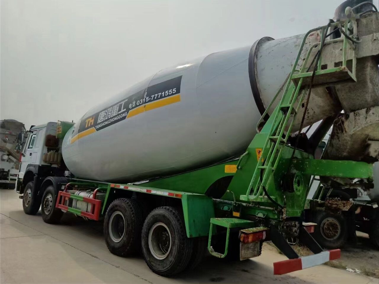 Sinotruk HOWO 8*4 Concrete mixer truck - Mikser za beton: slika 5 Sinotruk HOWO 8*4 Concrete mixer truck - Mikser za beton: slika 5