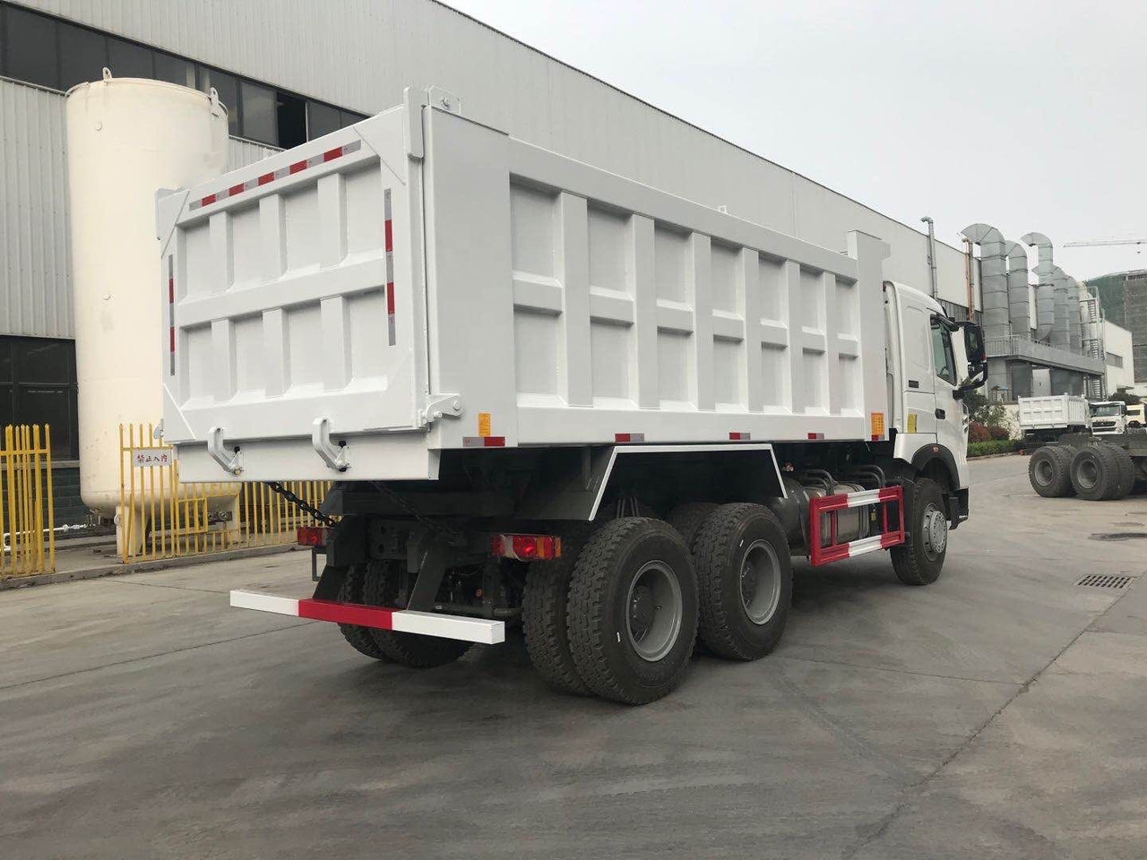 Sinotruk HOWO A7 - Mini kiper: slika 5 Sinotruk HOWO A7 - Mini kiper: slika 5