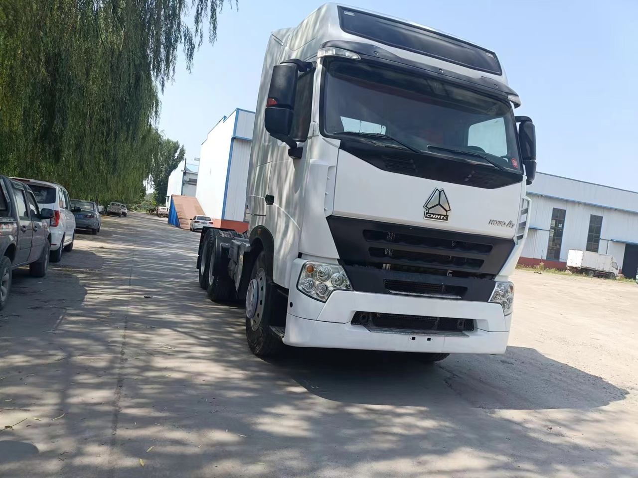 Sinotruk HOWO A7 tractor - Mini kiper: slika 3 Sinotruk HOWO A7 tractor - Mini kiper: slika 3