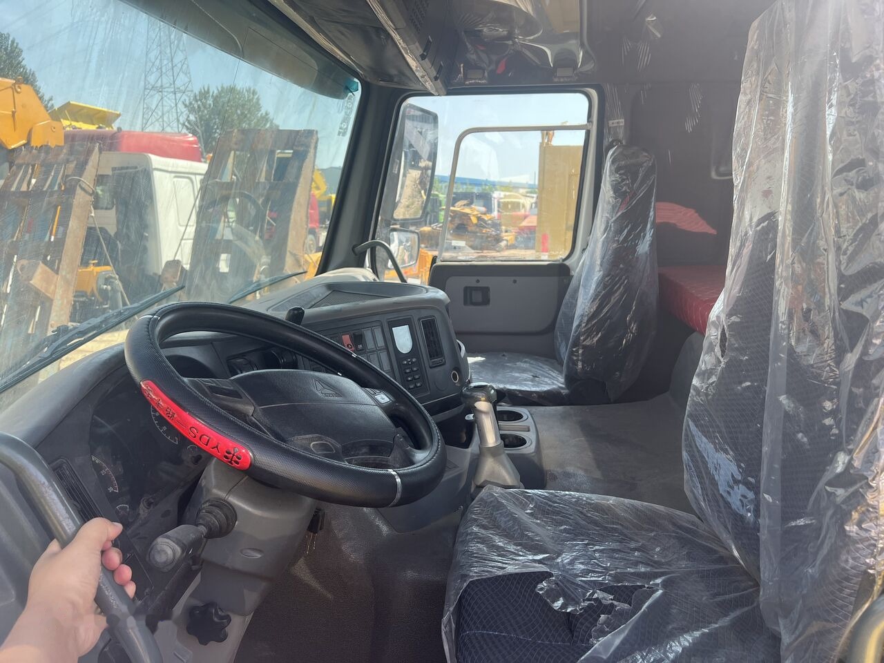 Howo 6x4 - Tegljač: slika 3 Howo 6x4 - Tegljač: slika 3