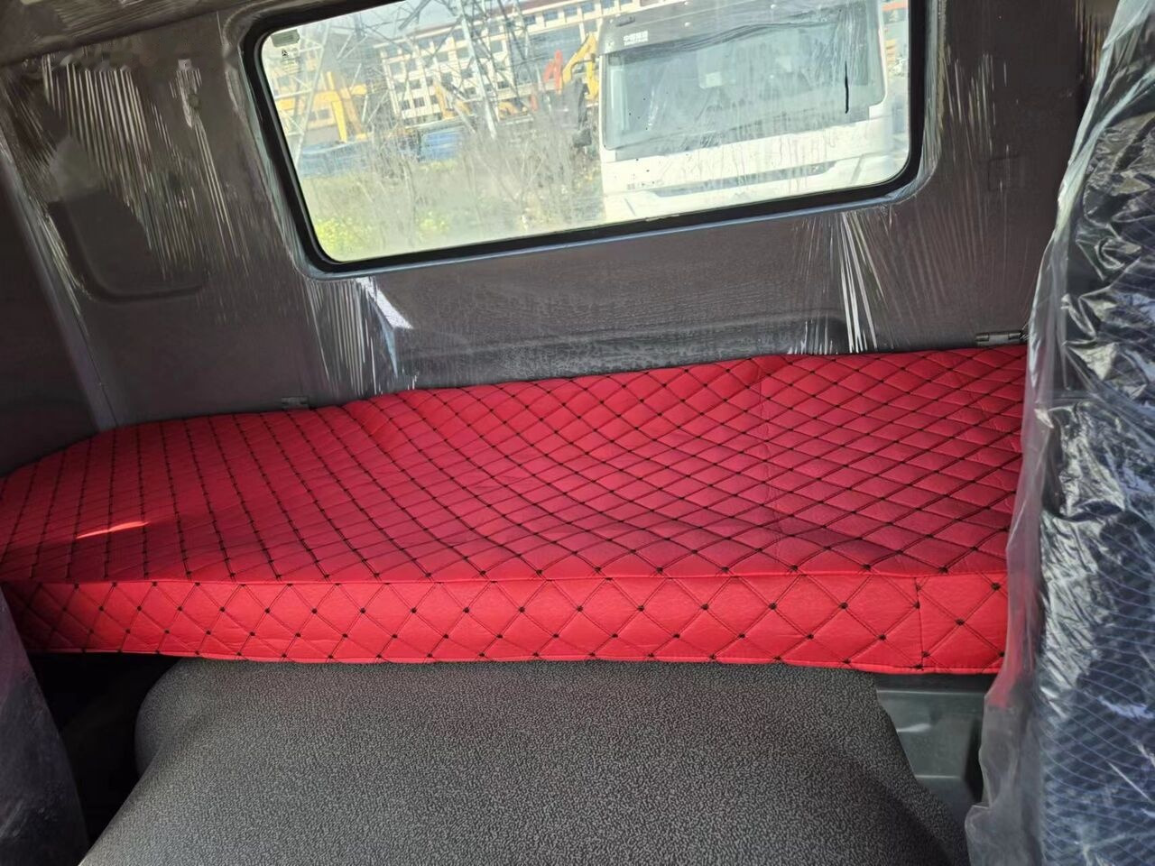 Howo 6x4 - Tegljač: slika 2 Howo 6x4 - Tegljač: slika 2