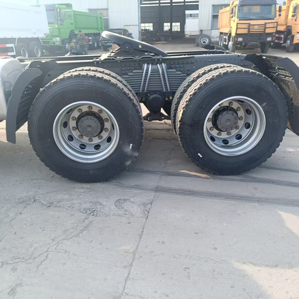 Tegljač Sinotruk HOHAN 6*4 Tractor: slika 7