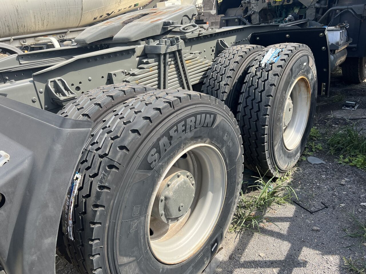 Sinotruk HOWO 420HP 6X4 Tractor - Tegljač: slika 2 Sinotruk HOWO 420HP 6X4 Tractor - Tegljač: slika 2