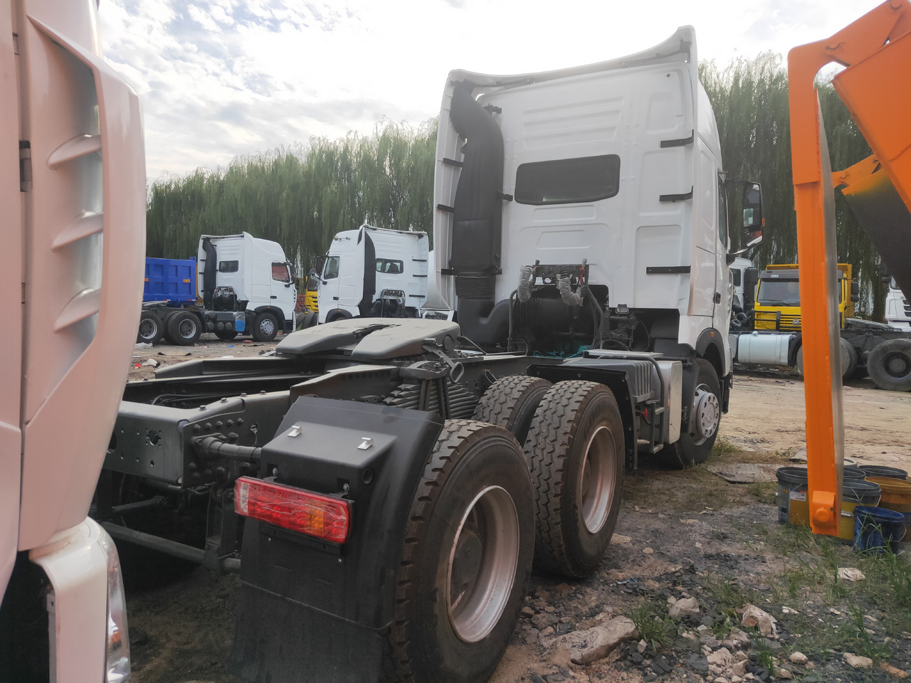 Tegljač Sinotruk HOWO A7 6*4 Tractor: slika 11