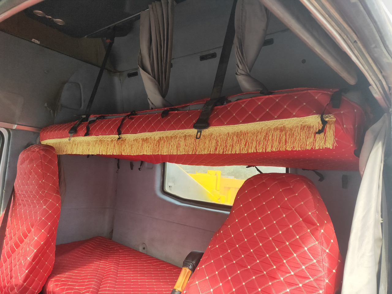 Tegljač Sinotruk HOWO A7 6*4 Tractor: slika 9