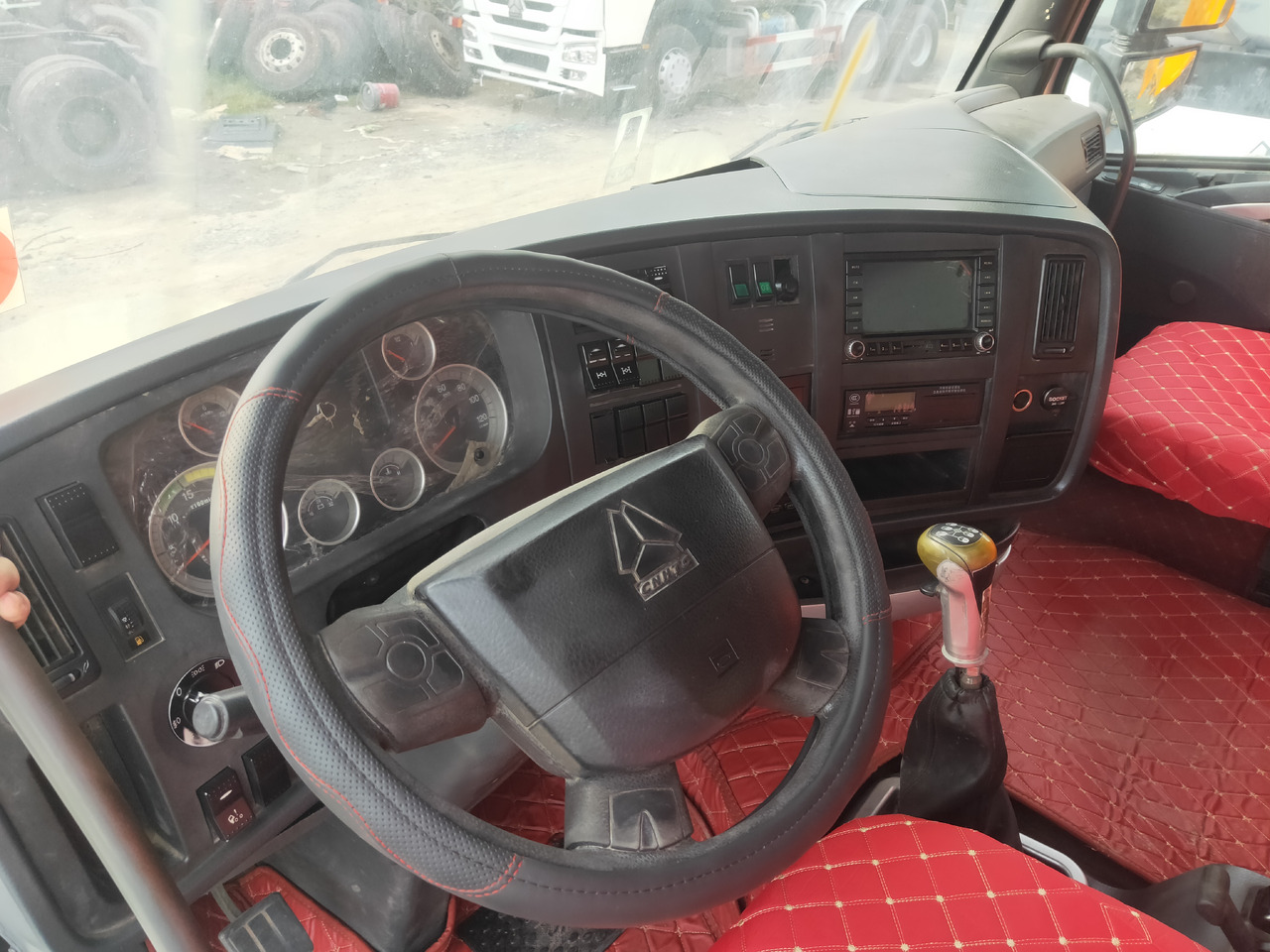 Tegljač Sinotruk HOWO A7 6*4 Tractor: slika 8