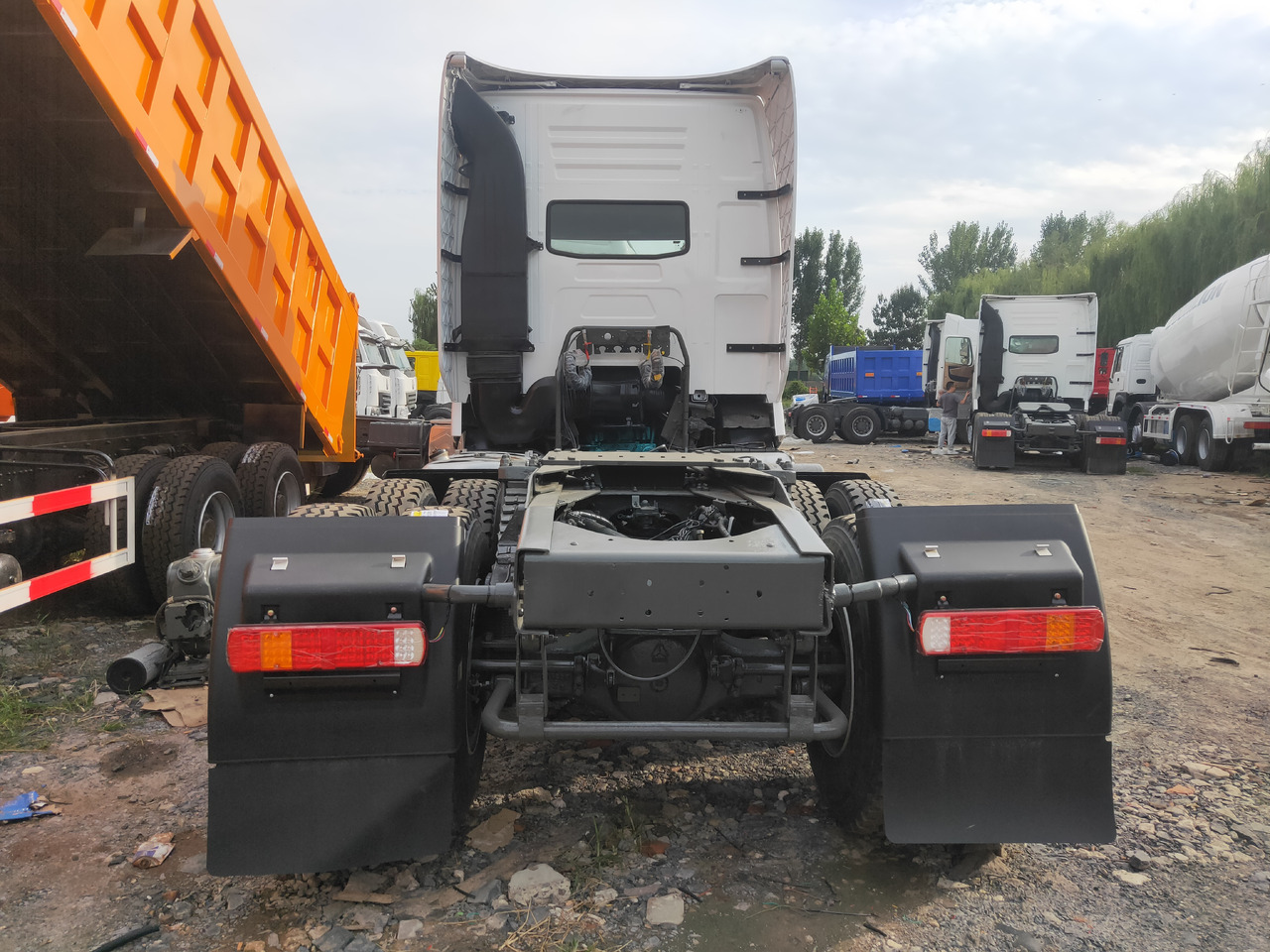 Tegljač Sinotruk HOWO A7 6*4 Tractor: slika 10