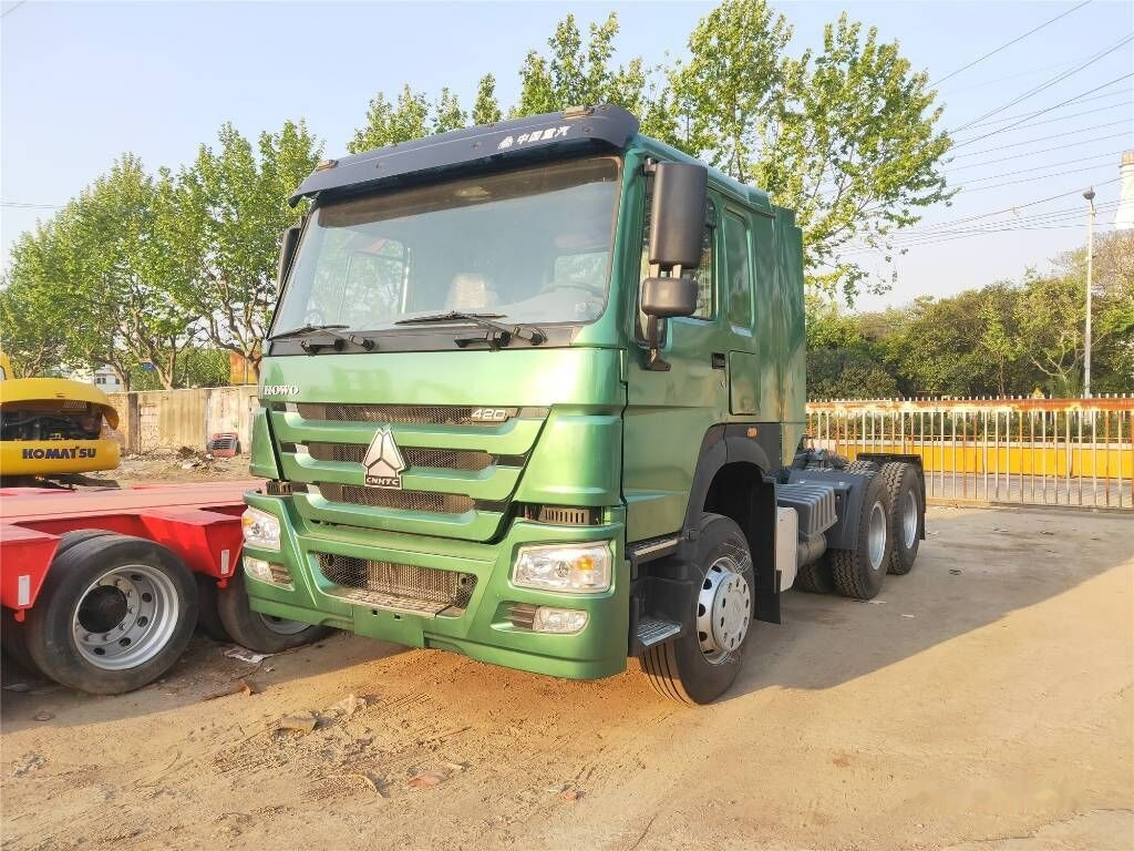 Sinotruk Howo A7 - Tegljač: slika 1 Sinotruk Howo A7 - Tegljač: slika 1