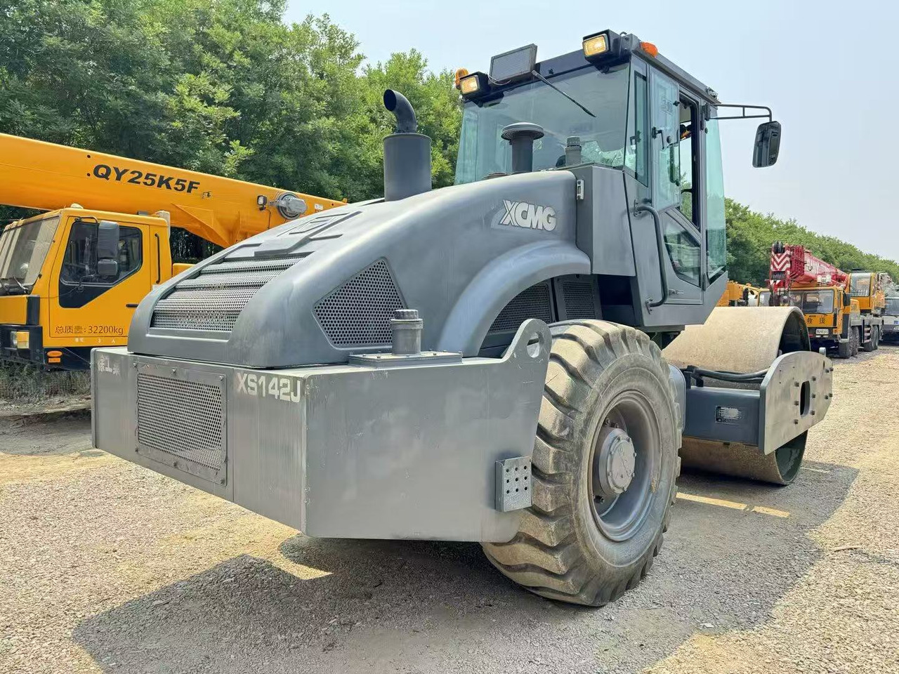 XCMG XS142J - Valjak za puteve: slika 2 XCMG XS142J - Valjak za puteve: slika 2