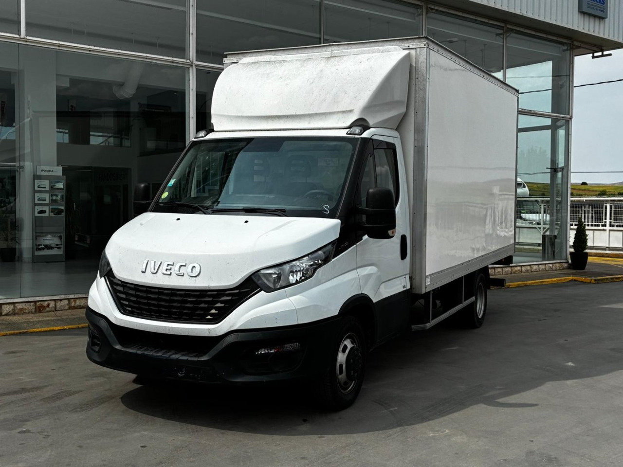 Caja cerrada IVECO 35C16 20m3 - Dostavno vozilo sa zatvorenim sandukom: slika 1 Caja cerrada IVECO 35C16 20m3 - Dostavno vozilo sa zatvorenim sandukom: slika 1