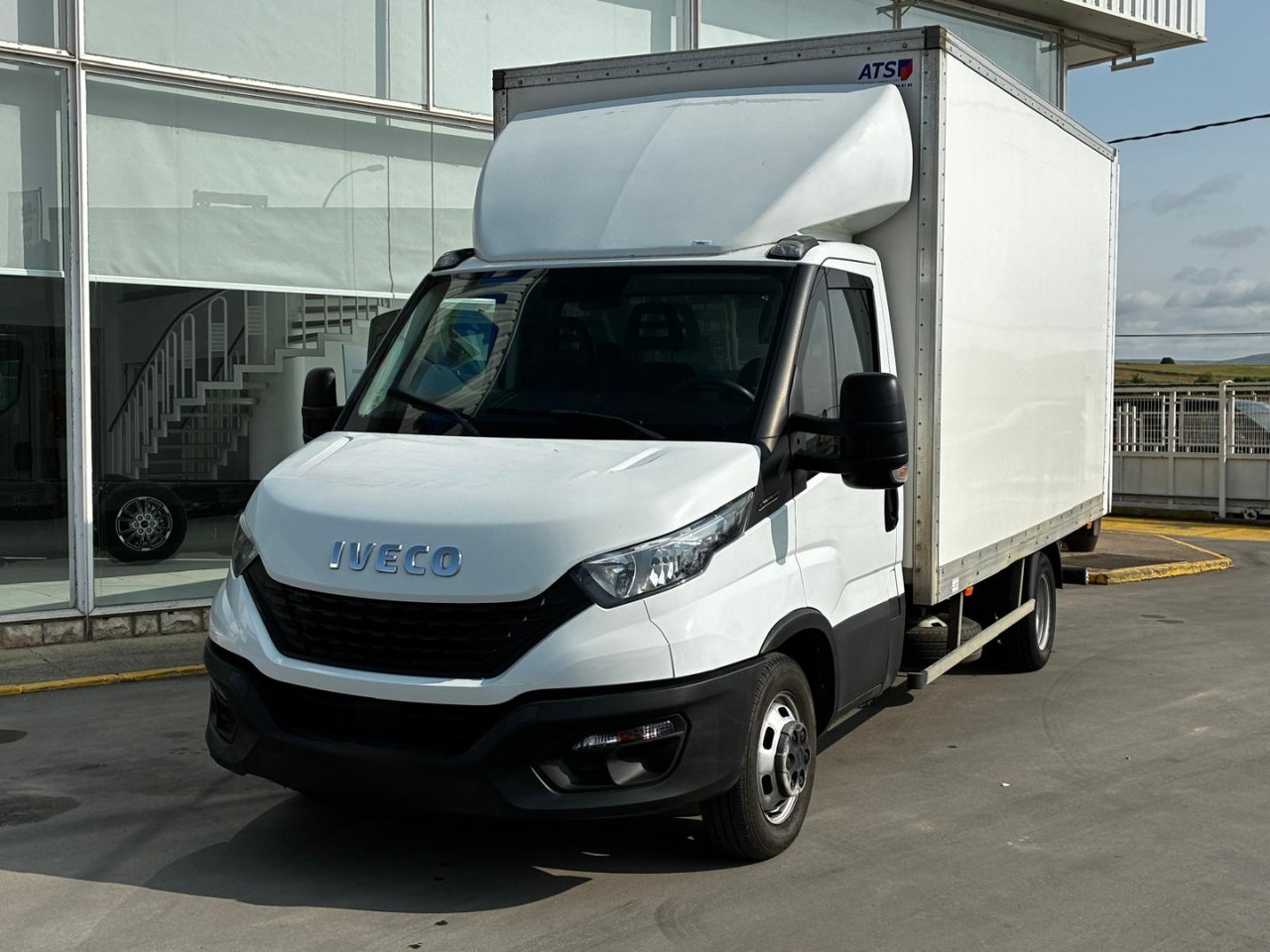 Caja cerrada IVECO 35C16 20m3 - Dostavno vozilo sa zatvorenim sandukom: slika 1 Caja cerrada IVECO 35C16 20m3 - Dostavno vozilo sa zatvorenim sandukom: slika 1