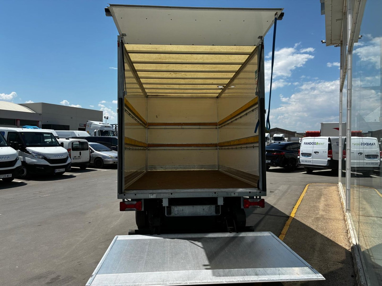 Caja cerrada IVECO 35C16 20m3 - Dostavno vozilo sa zatvorenim sandukom: slika 5 Caja cerrada IVECO 35C16 20m3 - Dostavno vozilo sa zatvorenim sandukom: slika 5