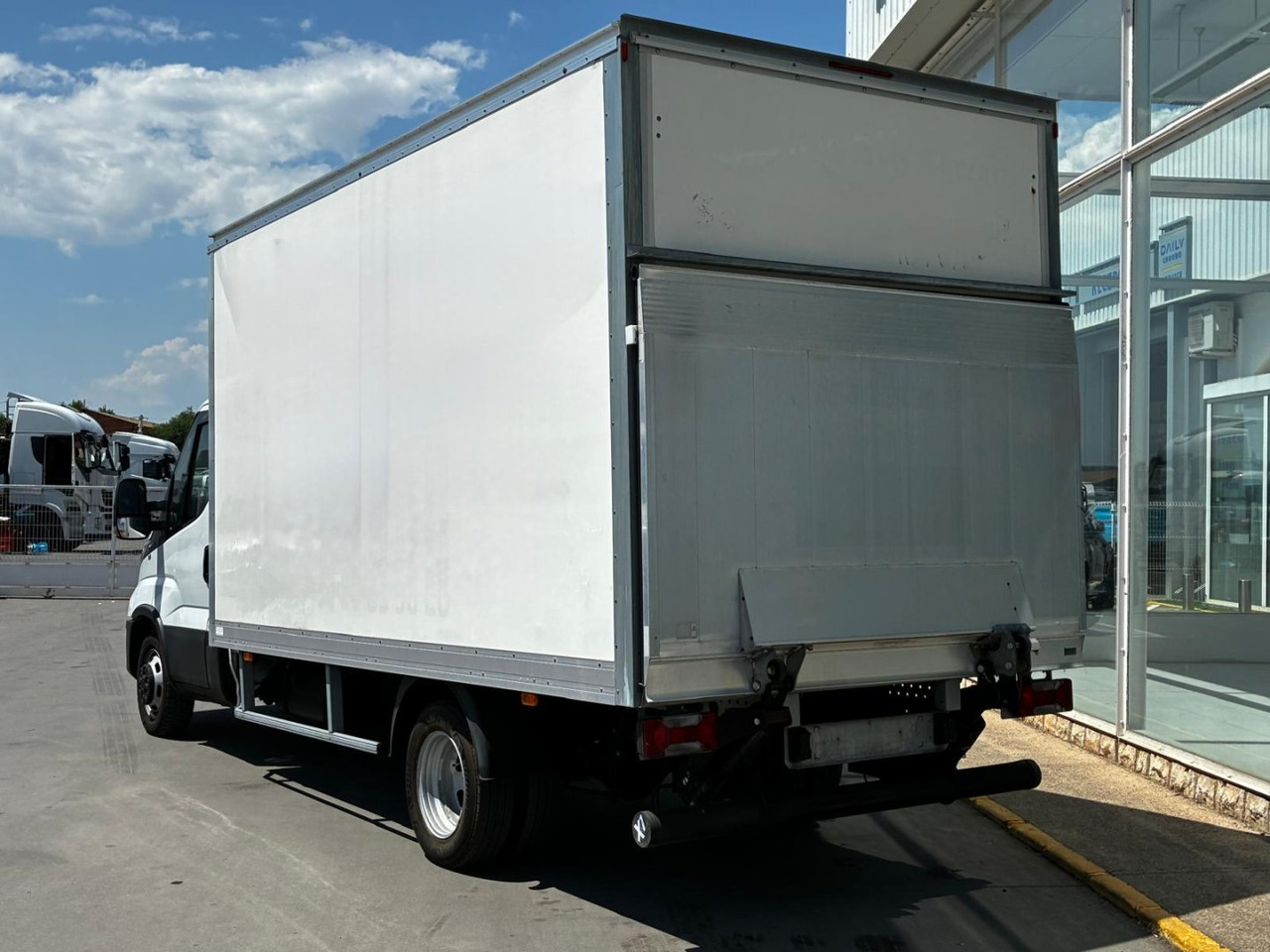 Caja cerrada IVECO 35C16 20m3 - Dostavno vozilo sa zatvorenim sandukom: slika 4 Caja cerrada IVECO 35C16 20m3 - Dostavno vozilo sa zatvorenim sandukom: slika 4