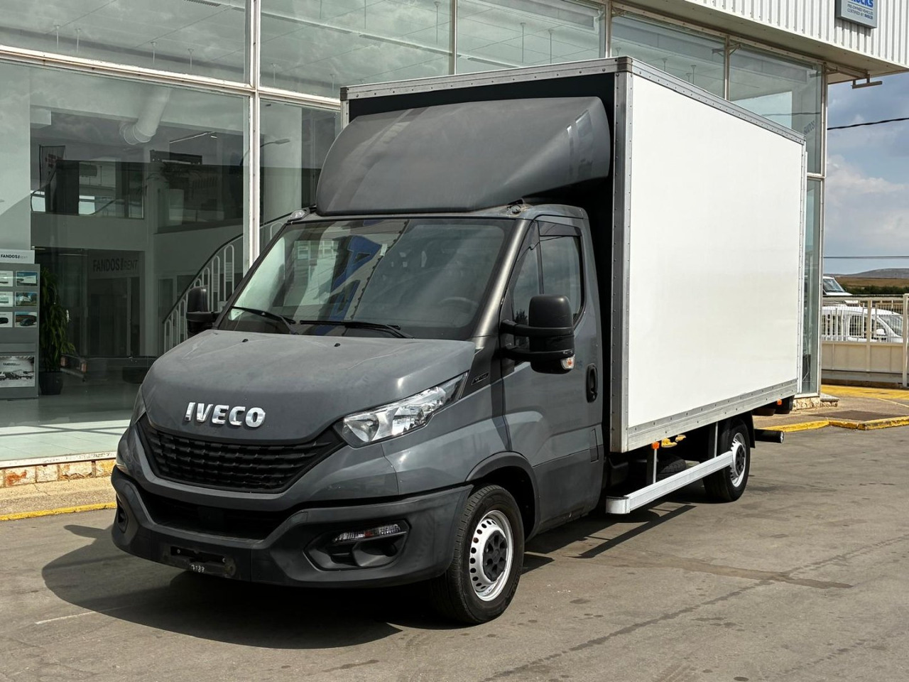 Caja cerrada IVECO 35C16 20m3 - Dostavno vozilo sa zatvorenim sandukom: slika 1 Caja cerrada IVECO 35C16 20m3 - Dostavno vozilo sa zatvorenim sandukom: slika 1