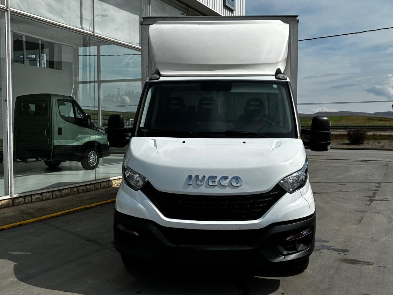 Caja cerrada IVECO 35C16 3.0 20m3 - Dostavno vozilo sa zatvorenim sandukom: slika 2 Caja cerrada IVECO 35C16 3.0 20m3 - Dostavno vozilo sa zatvorenim sandukom: slika 2