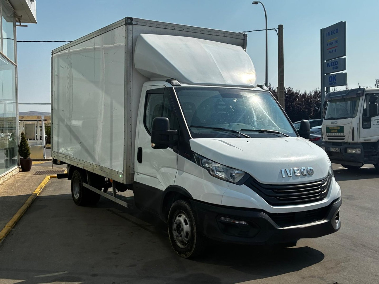 Caja cerrada IVECO 35C16 3.0 20m3 - Dostavno vozilo sa zatvorenim sandukom: slika 3 Caja cerrada IVECO 35C16 3.0 20m3 - Dostavno vozilo sa zatvorenim sandukom: slika 3