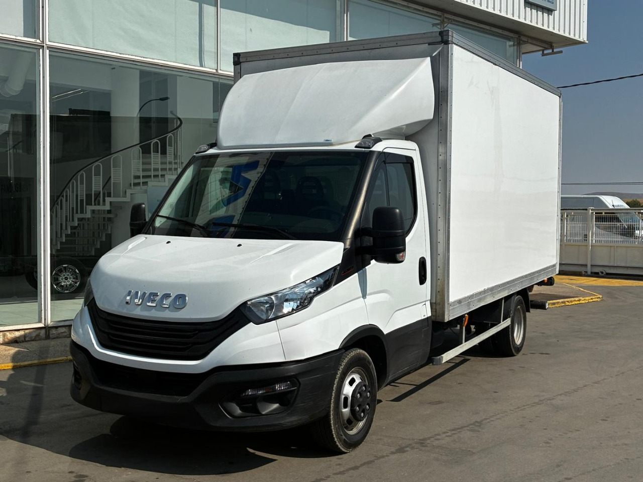 Caja cerrada IVECO 35C16 3.0 20m3 - Dostavno vozilo sa zatvorenim sandukom: slika 1 Caja cerrada IVECO 35C16 3.0 20m3 - Dostavno vozilo sa zatvorenim sandukom: slika 1