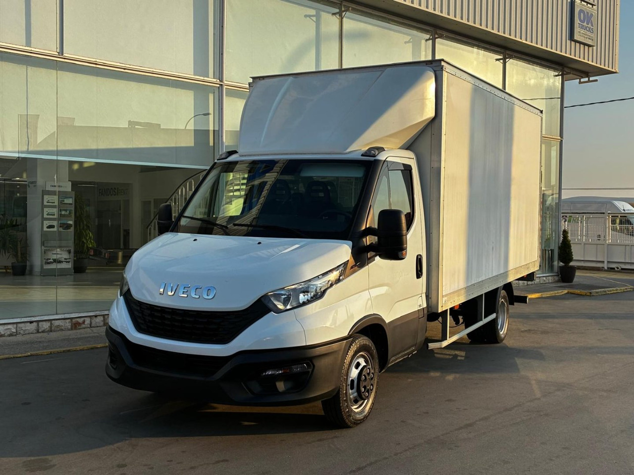 Caja cerrada IVECO 35C16 3.0 20m3 - Dostavno vozilo sa zatvorenim sandukom: slika 1 Caja cerrada IVECO 35C16 3.0 20m3 - Dostavno vozilo sa zatvorenim sandukom: slika 1