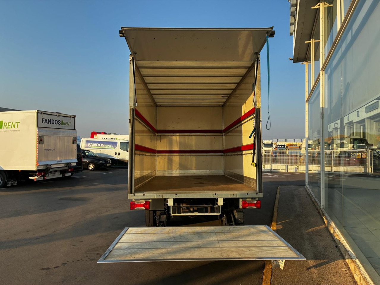 Caja cerrada IVECO 35C16 3.0 20m3 - Dostavno vozilo sa zatvorenim sandukom: slika 5 Caja cerrada IVECO 35C16 3.0 20m3 - Dostavno vozilo sa zatvorenim sandukom: slika 5
